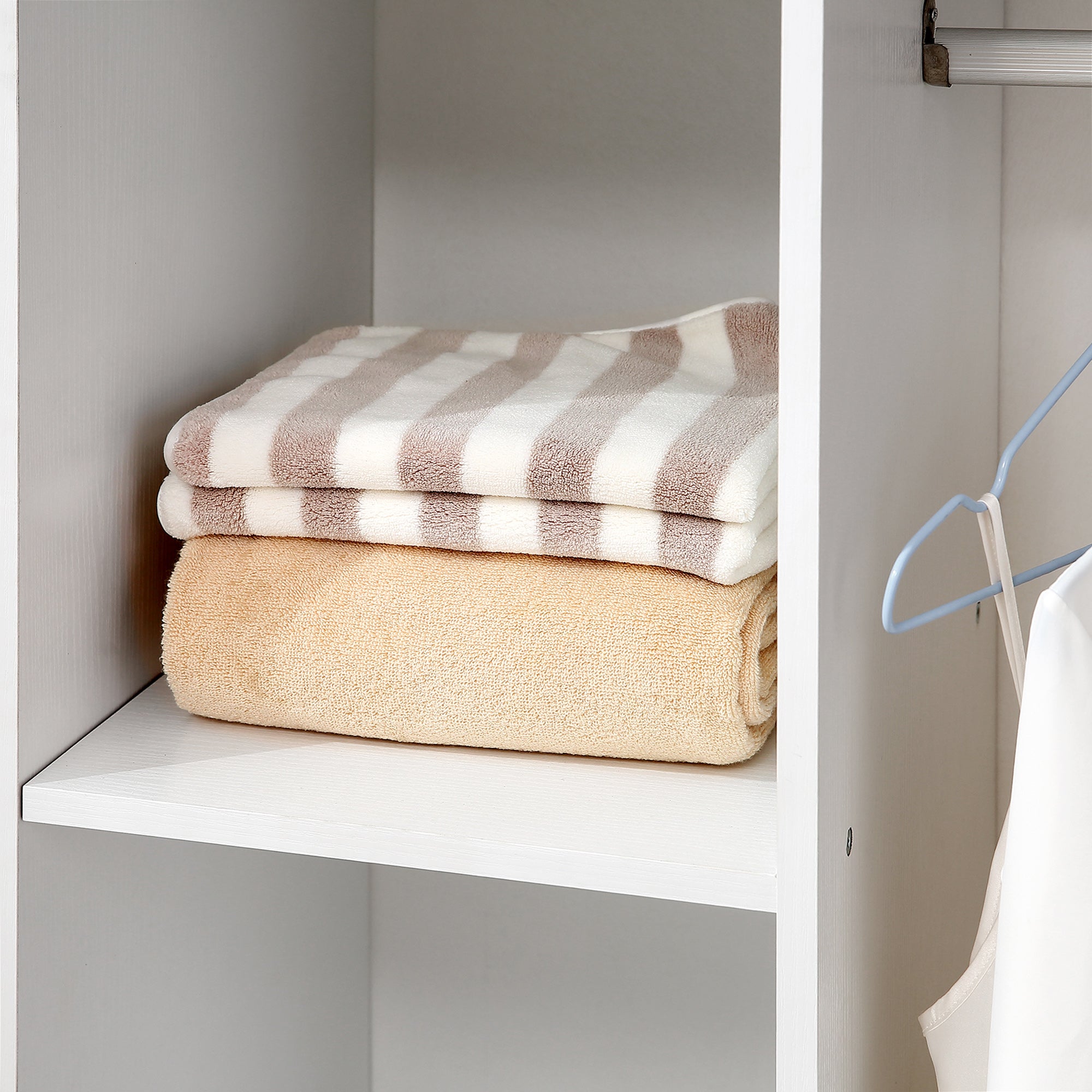 HomCom Wardrobe with Wooden Wheels, white, 80x40x128cm - Borgè