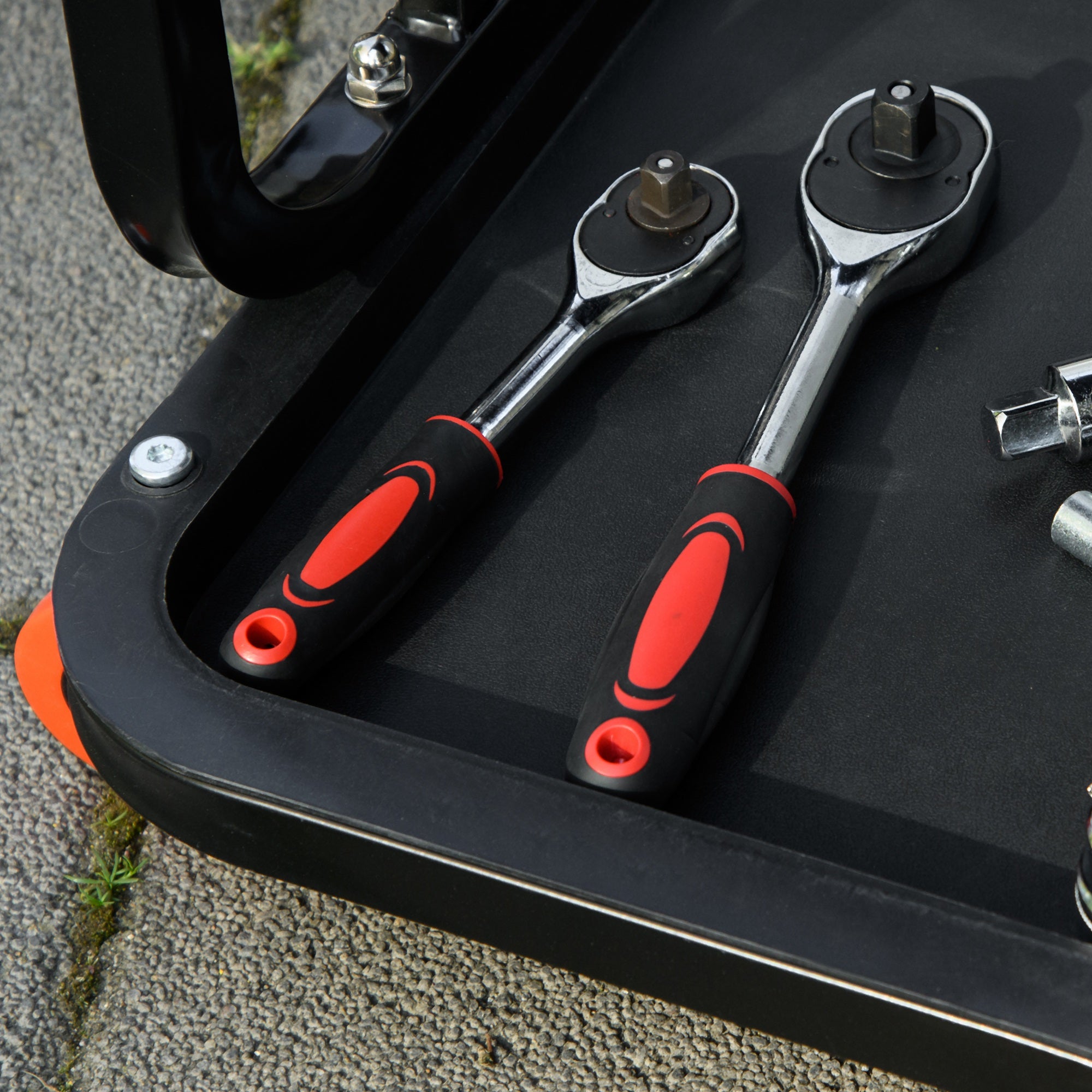 HOMCOM Padded Workshop Stool with Wheels and Tool Tray in Steel and PU, 38x35x37cm, Red - Borgè