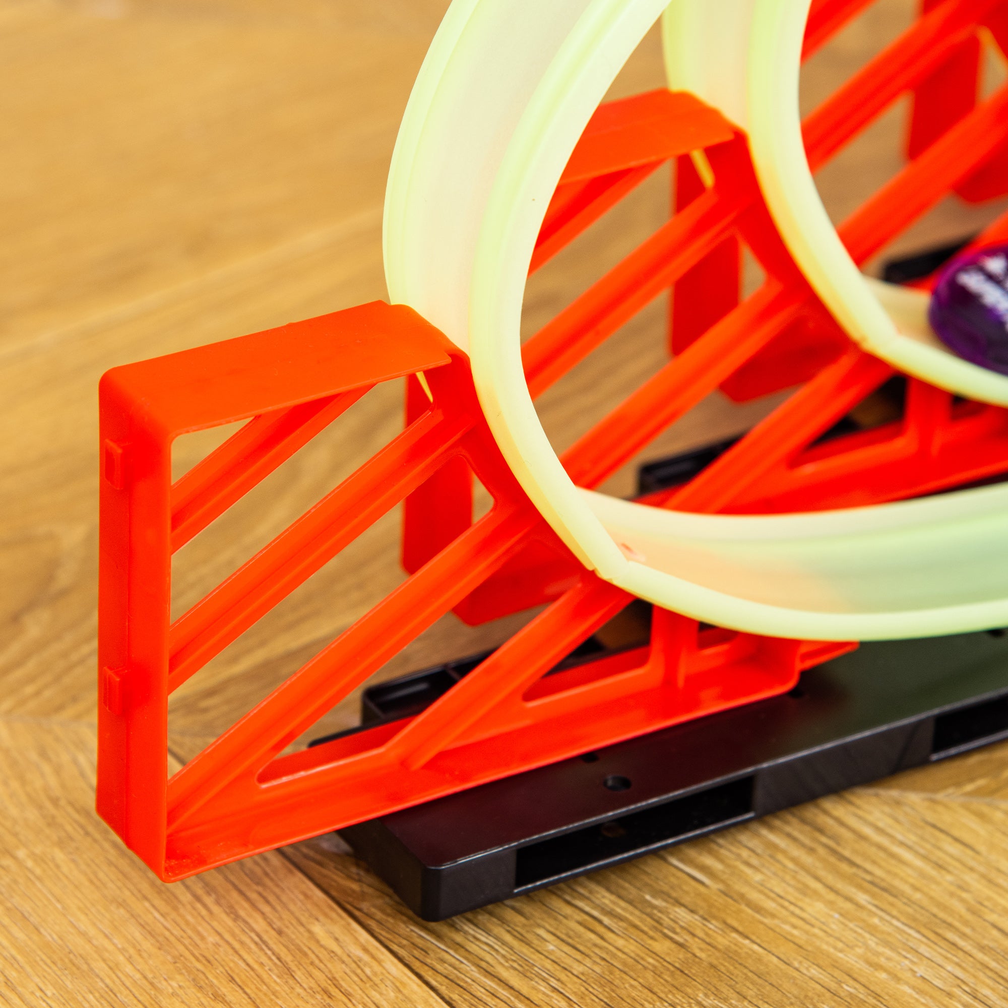 HOMCOM Toy Car Track Set with Light Effects and Toy Car, for Children Ages 3-6, 86x67x21cm