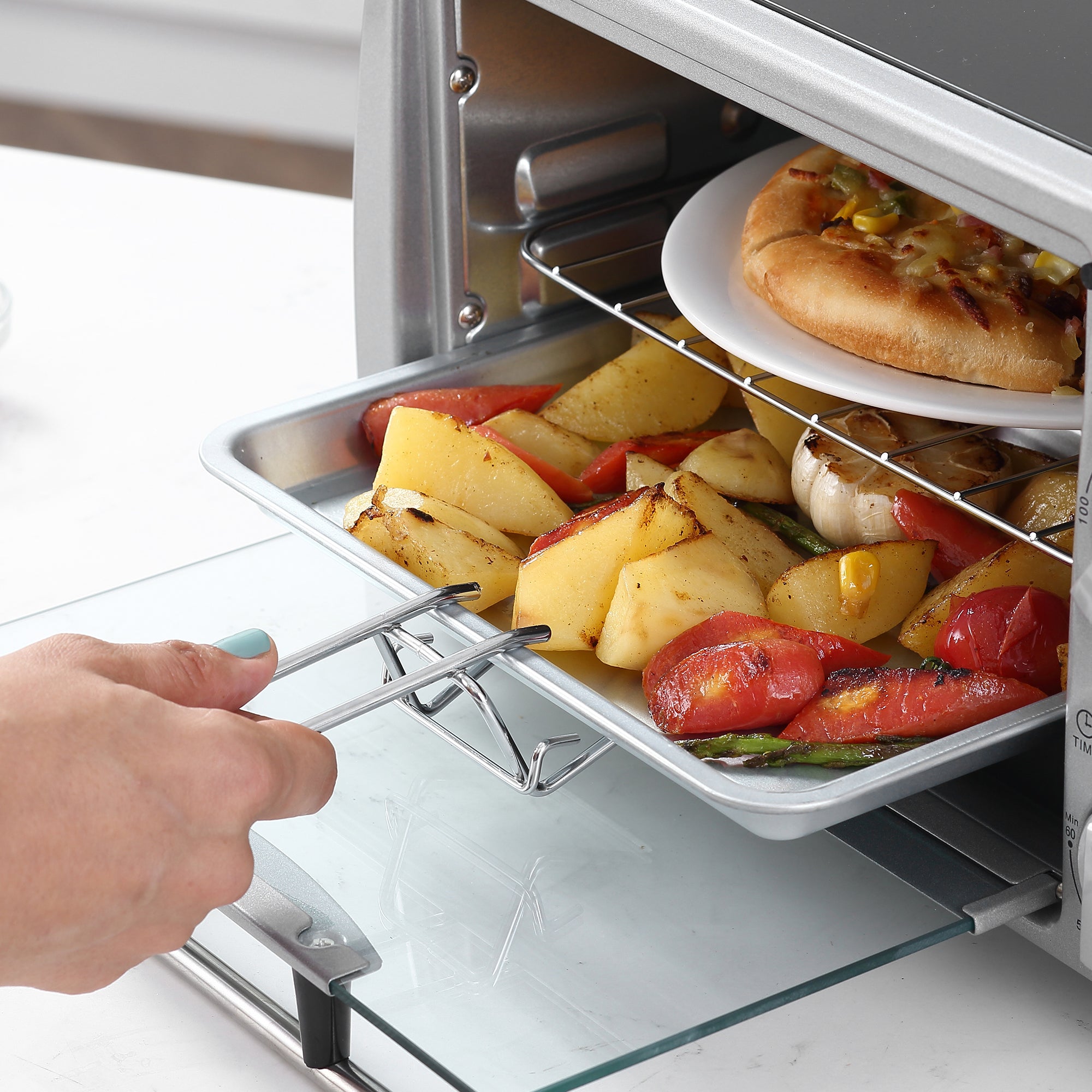 Electric Oven 10L Adjustable Temperature and Timer, Grill and Baking Tray Included, 750W, 36.5x26x22cm, Silver Black - Borgè