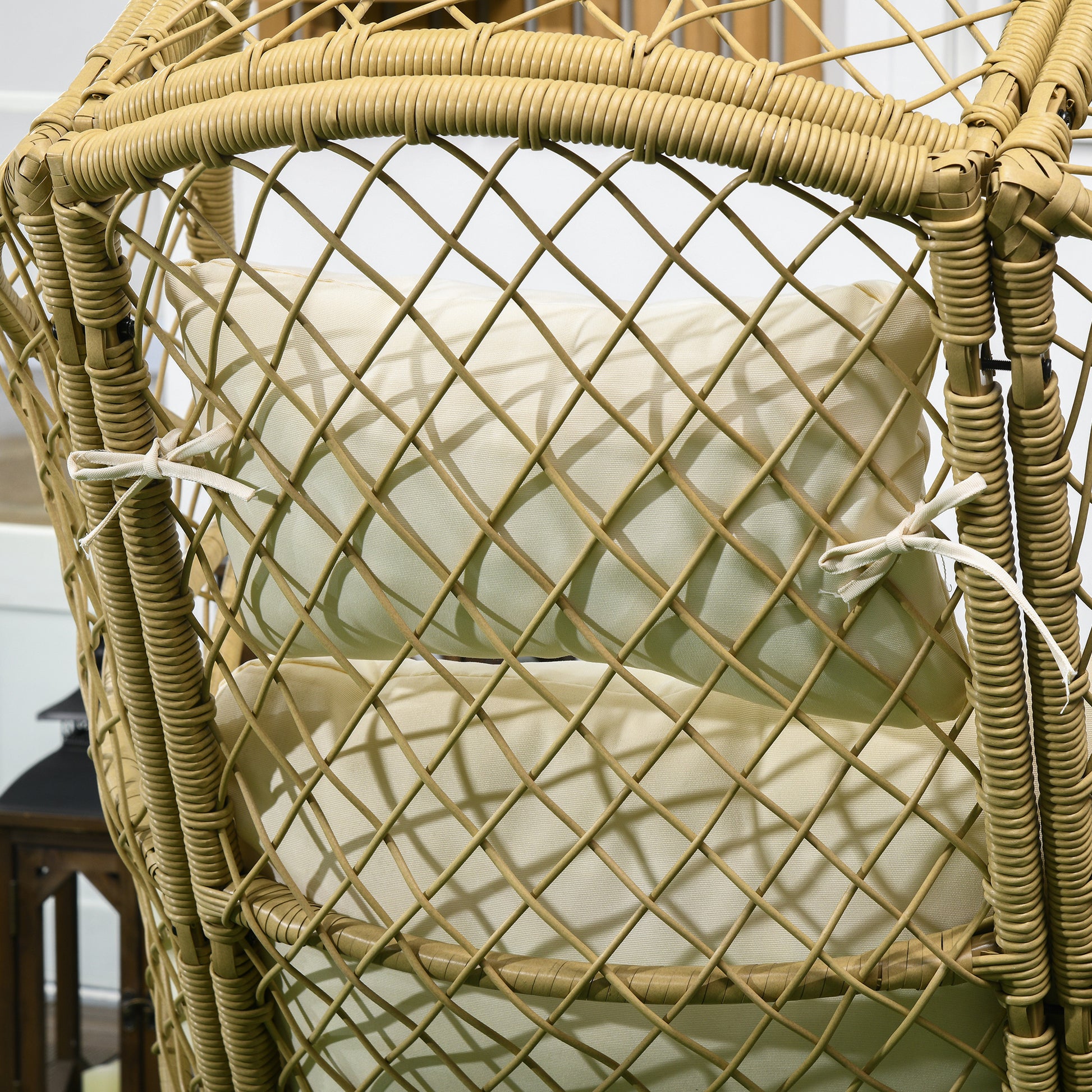 Outsunny Egg-shaped Garden Chair in PE Rattan and Steel with Padded Seat and Headrest, 88x85x143 cm - Borgè