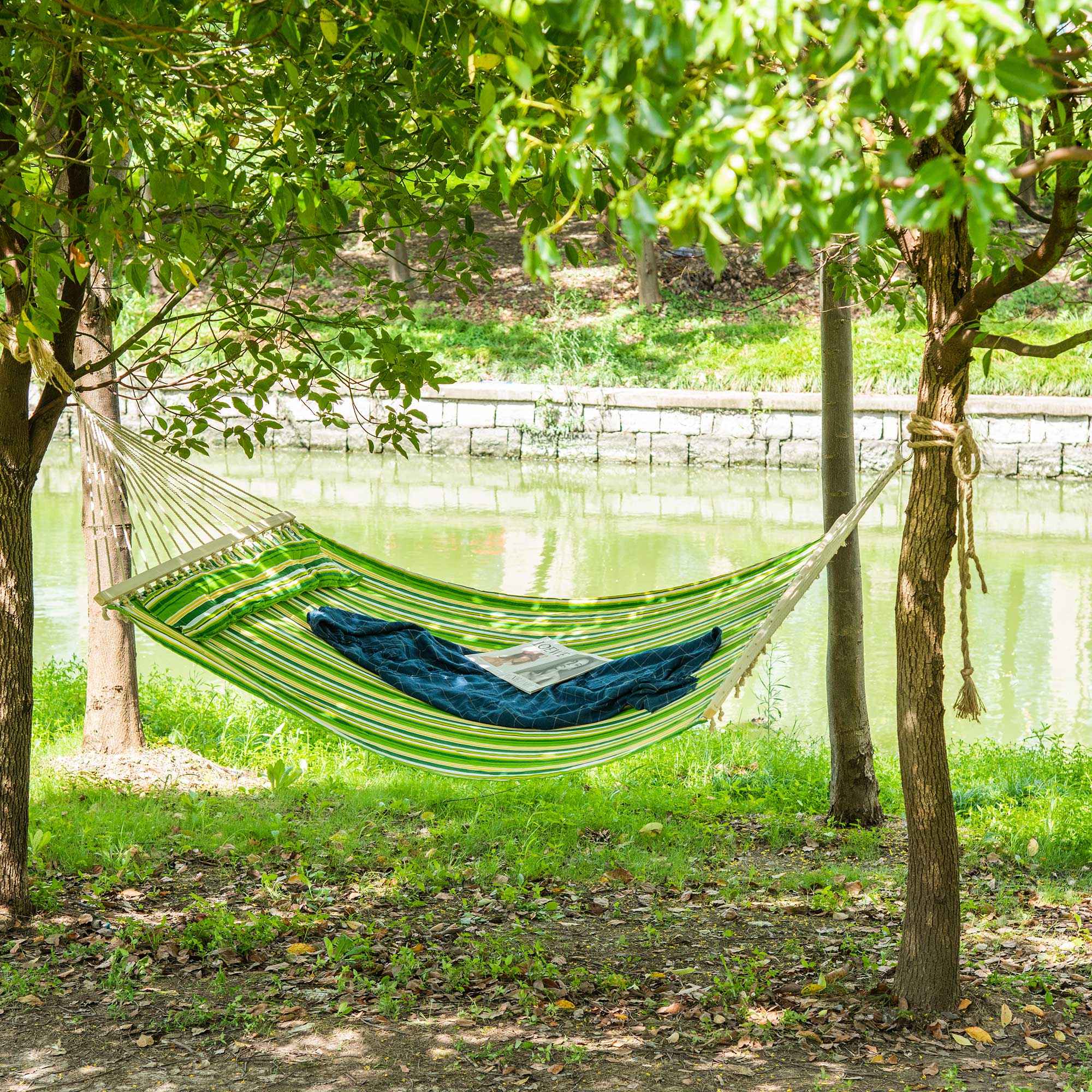 Outsunny Hammock Double Garden Hammock for 2 People, Hanging Camping Swing in Cotton and Polyester with Cushion 188x140cm