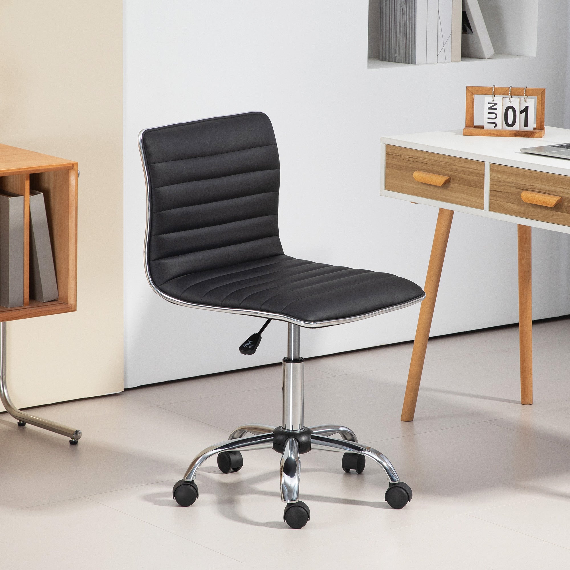 Ergonomic Office Chair in PU Leather with Adjustable Height, Swivel Seat and Wheels, Black