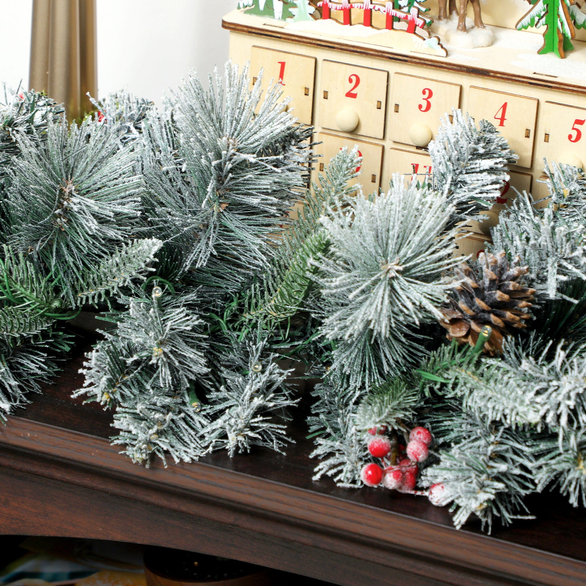 Christmas Garland Ø25x180 cm with 50 LED Lights, Berries and Pine Cones, in Plastic and Metal, Green and White