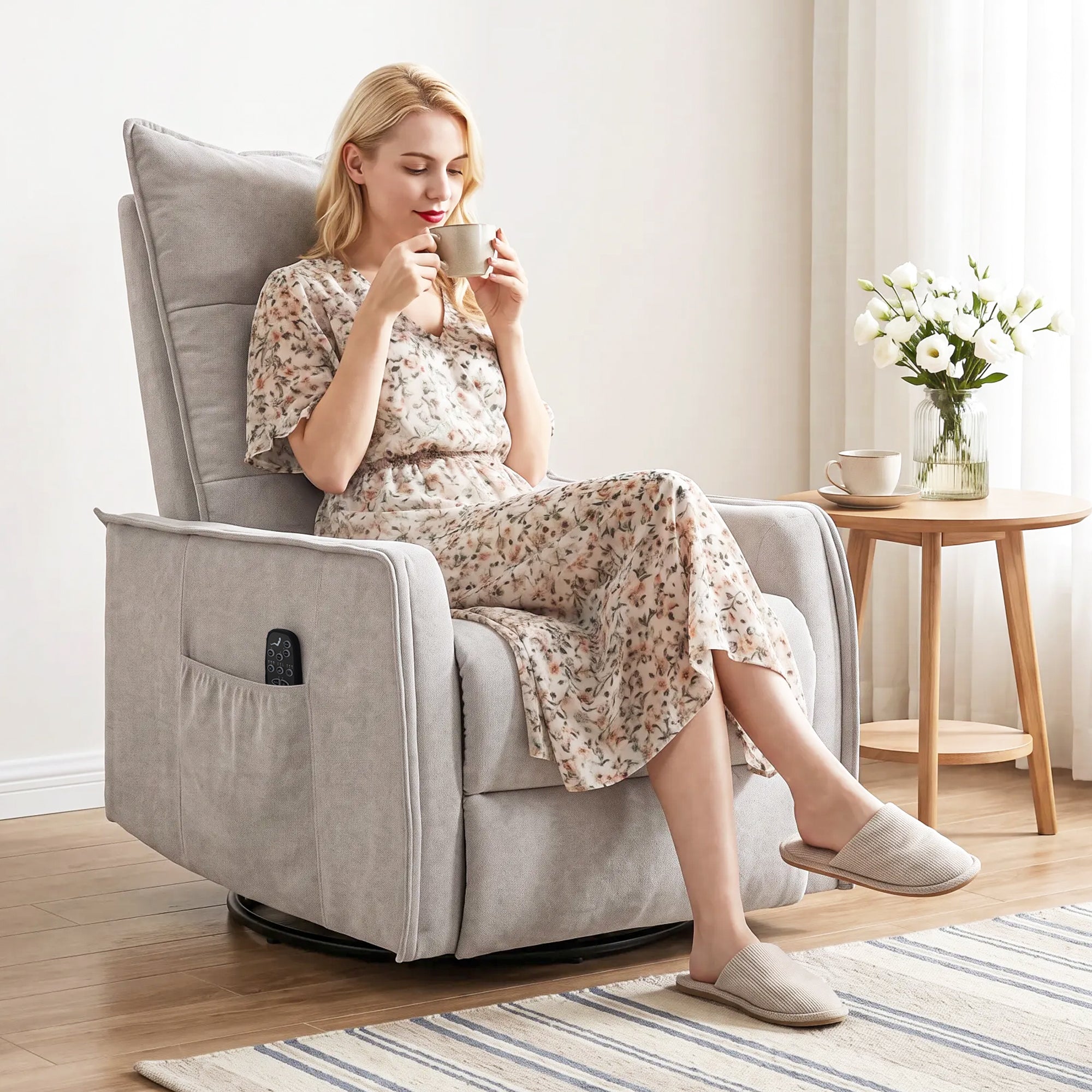 HOMCOM Relaxing Massage and Reclining Chair with Remote Control and Footrest, 71x93x99 cm, in Light Grey Chenille