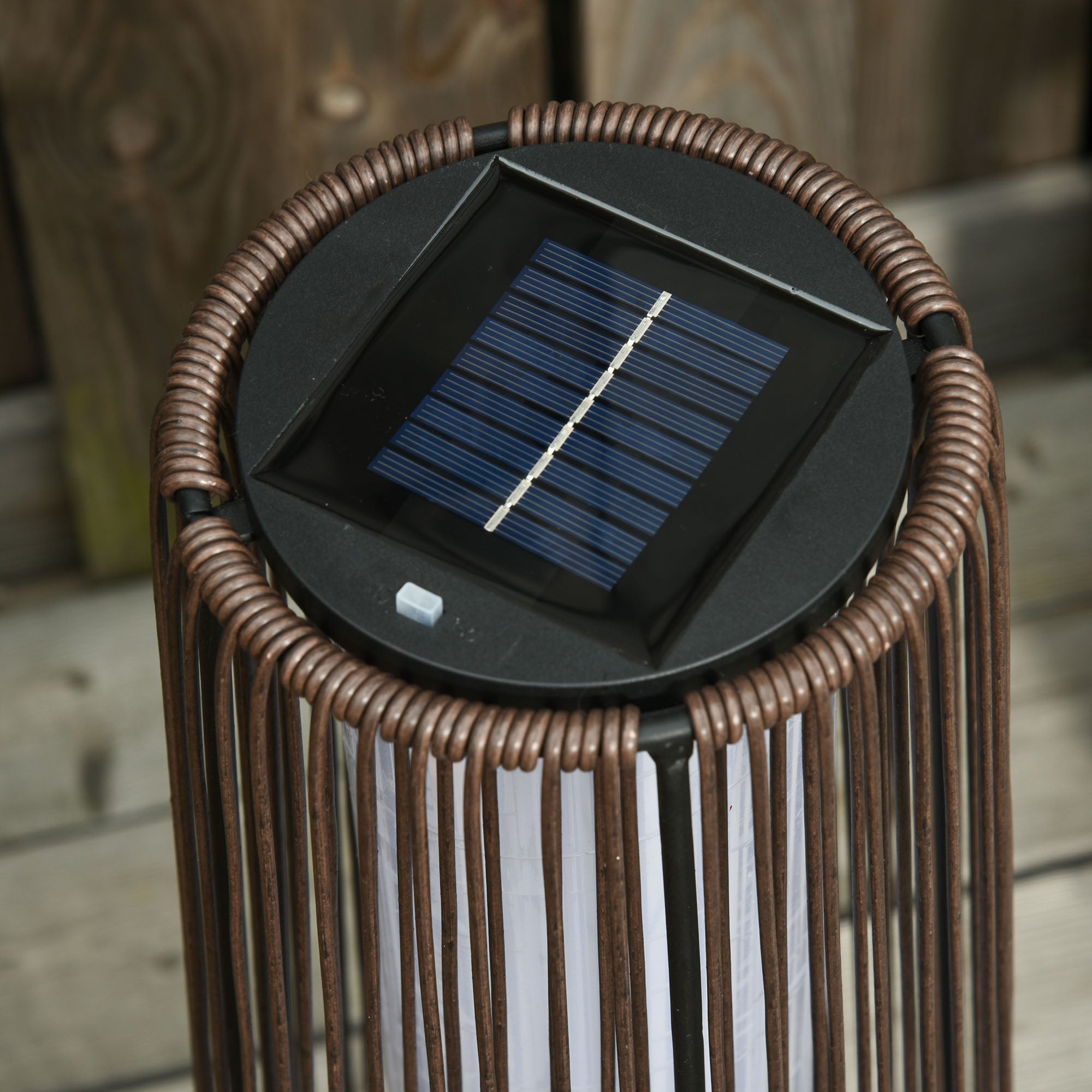 Outsunny Solar Garden Lantern with LED Light in Rattan and Metal, Ø21.5x61cm, Brown