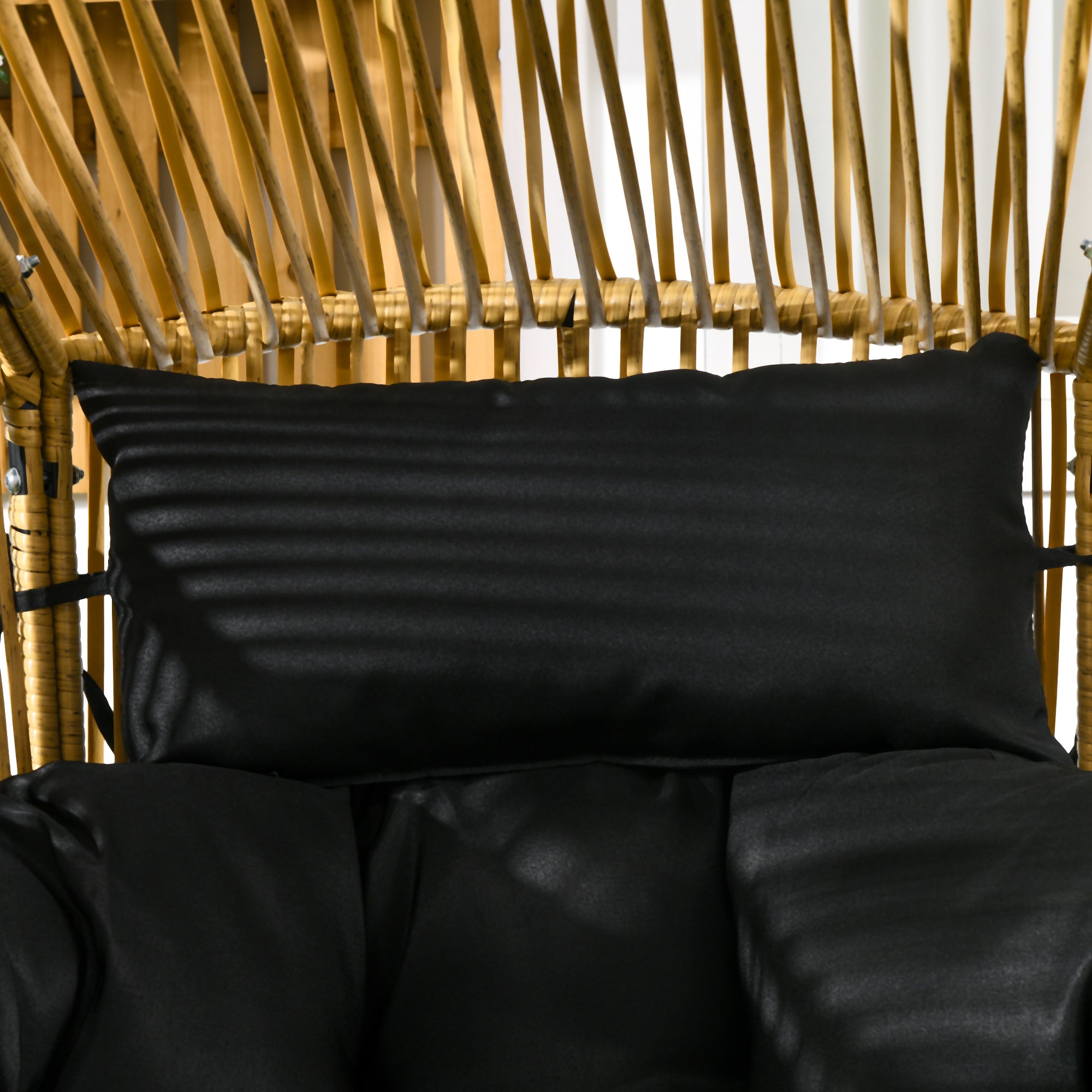 Outsunny Egg-shaped Garden Armchair with Headrest and Seat Cushions, in Rattan and Steel, 89x75x143 cm - Borgè