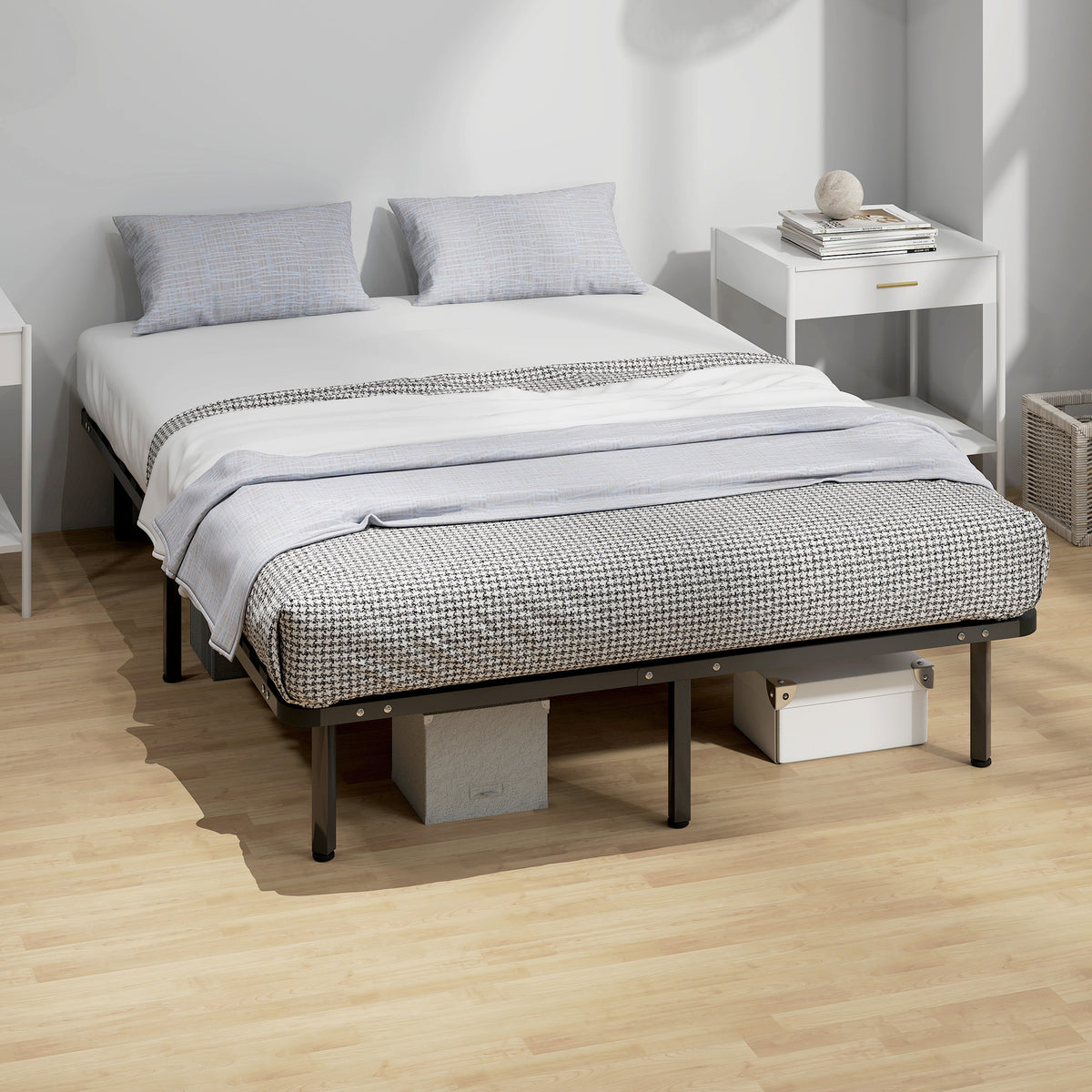 HOMCOM Industrial Double Bed with 28 Slats and Storage Space, in Wood and Steel, 190x140x31 cm, Black and Wood
