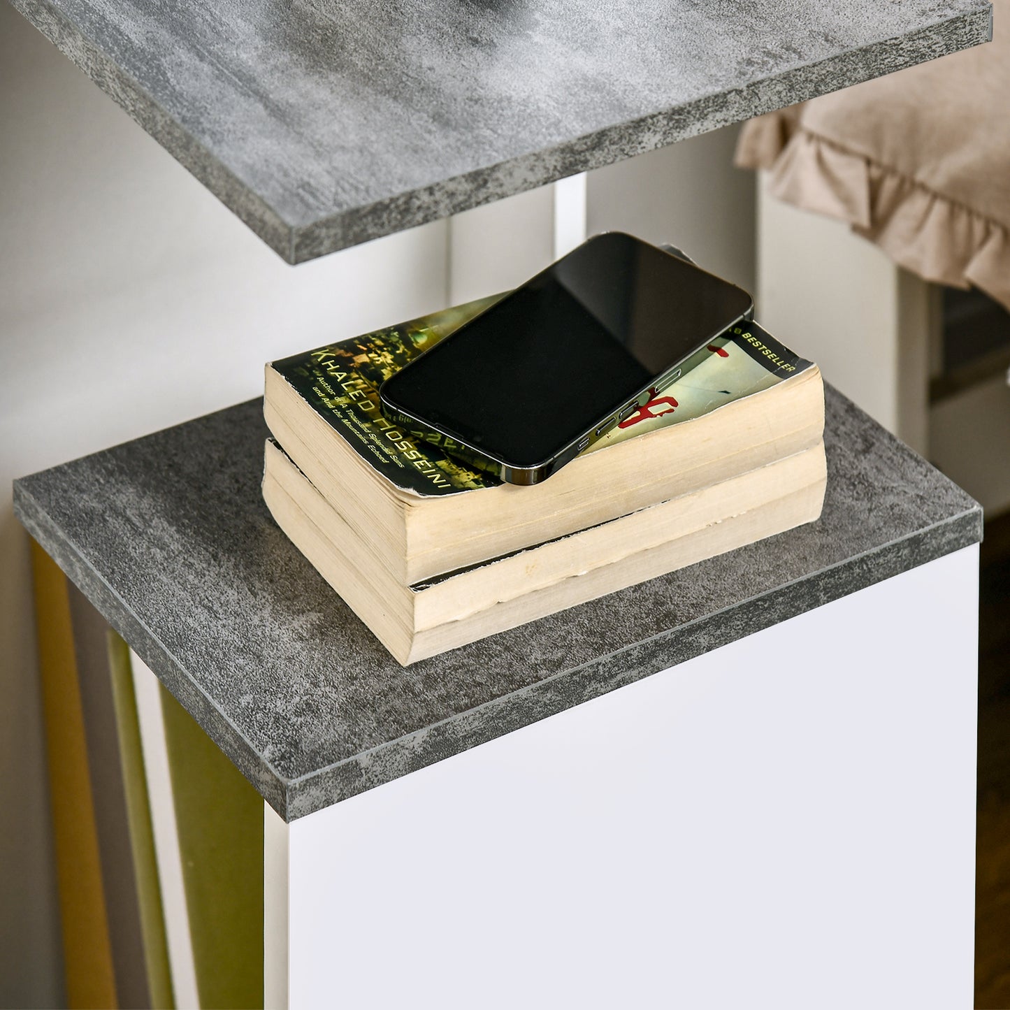 HOMCOM Bedside Table with Open Shelf in Chipboard with Irregular Design, 35x29.5x60 cm, Gray and White - Borgè