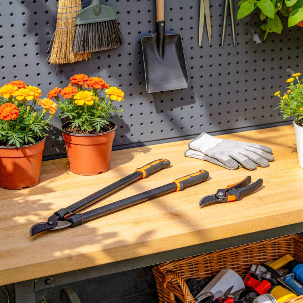 Outsunny 2-Piece Gardening Set with Loppers and Shears, with Soft Grip and Safety Lock