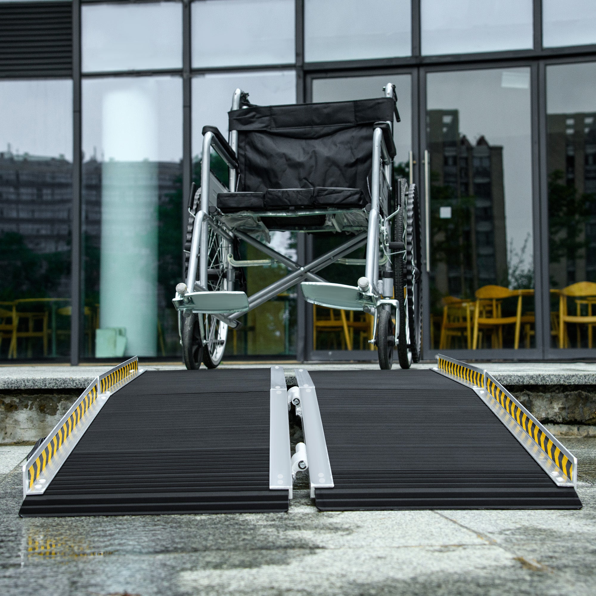 Folding and Non-Slip Aluminum Wheelchair Ramp, 152x73cm, 272kg Capacity