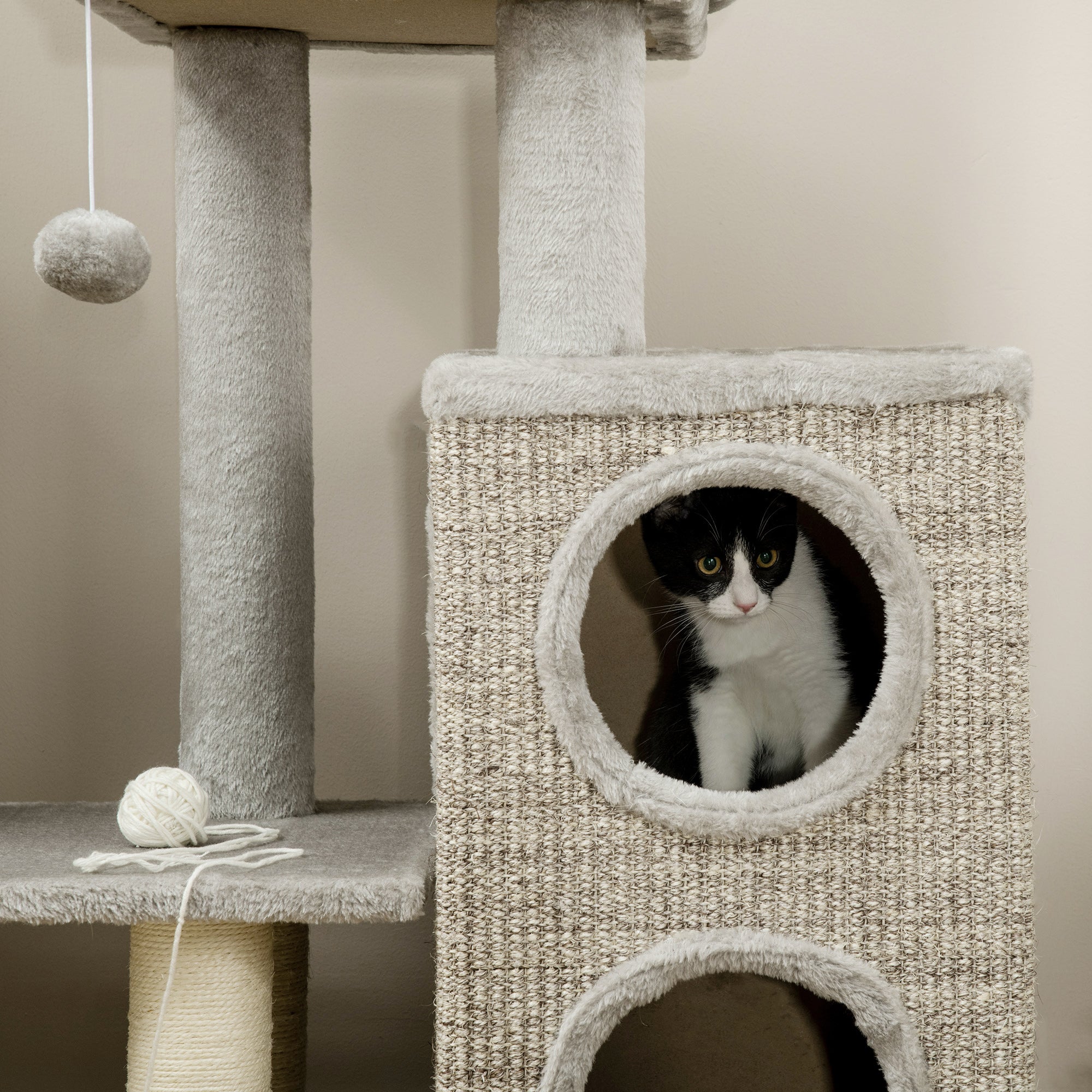 Cat Scratching Post for Cats up to 5kg with Bed and Play Ball, Made of Chipboard, Plush and Sisal, 60x40x91 cm