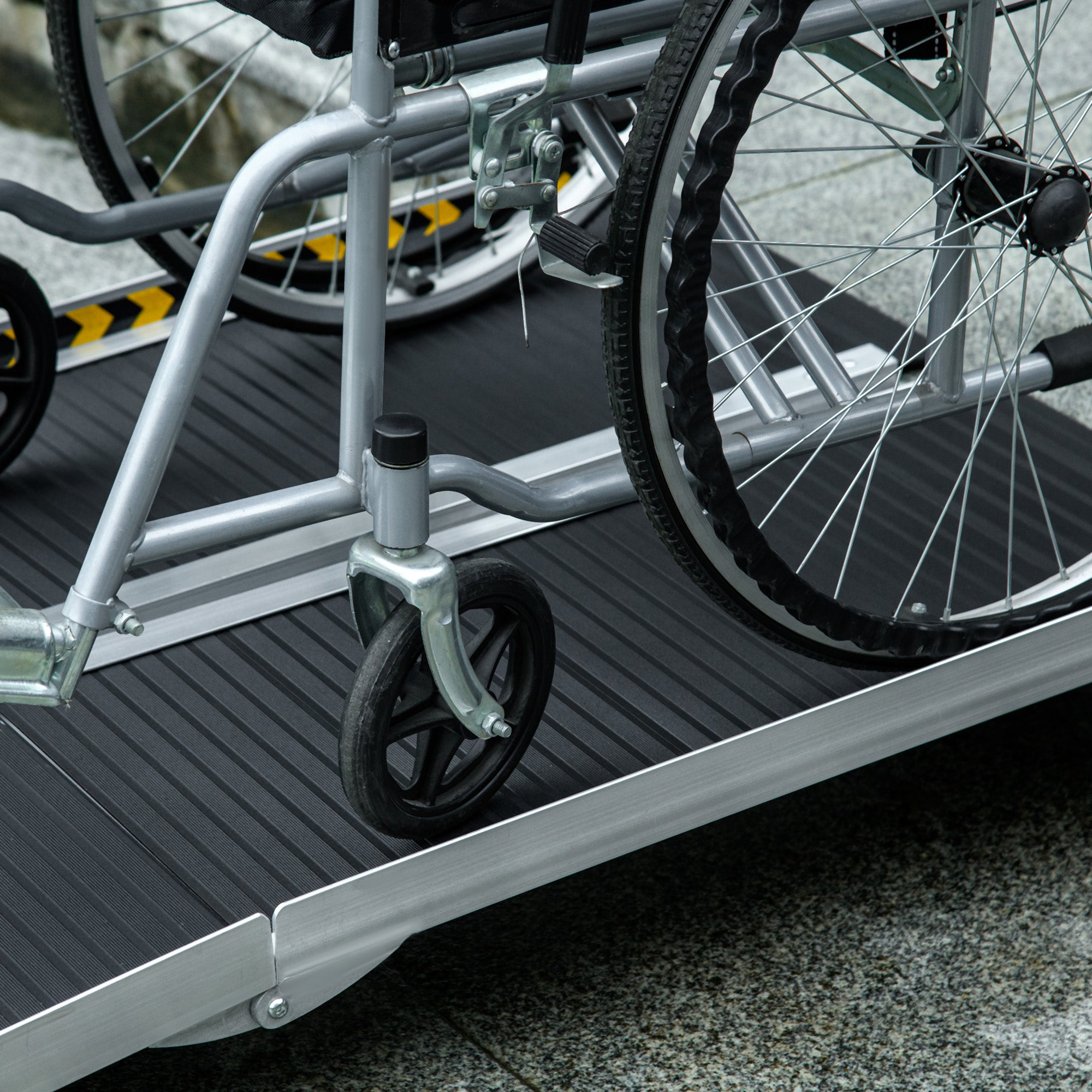 Folding and Non-Slip Aluminum Wheelchair Ramp, 152x73cm, 272kg Capacity
