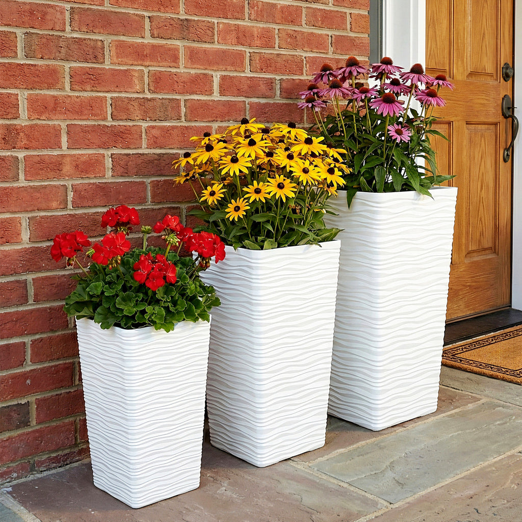 Outsunny Set of 3 Stackable Outdoor Planters with Wavy Pattern in Plastic, 42/55/65 cm, White