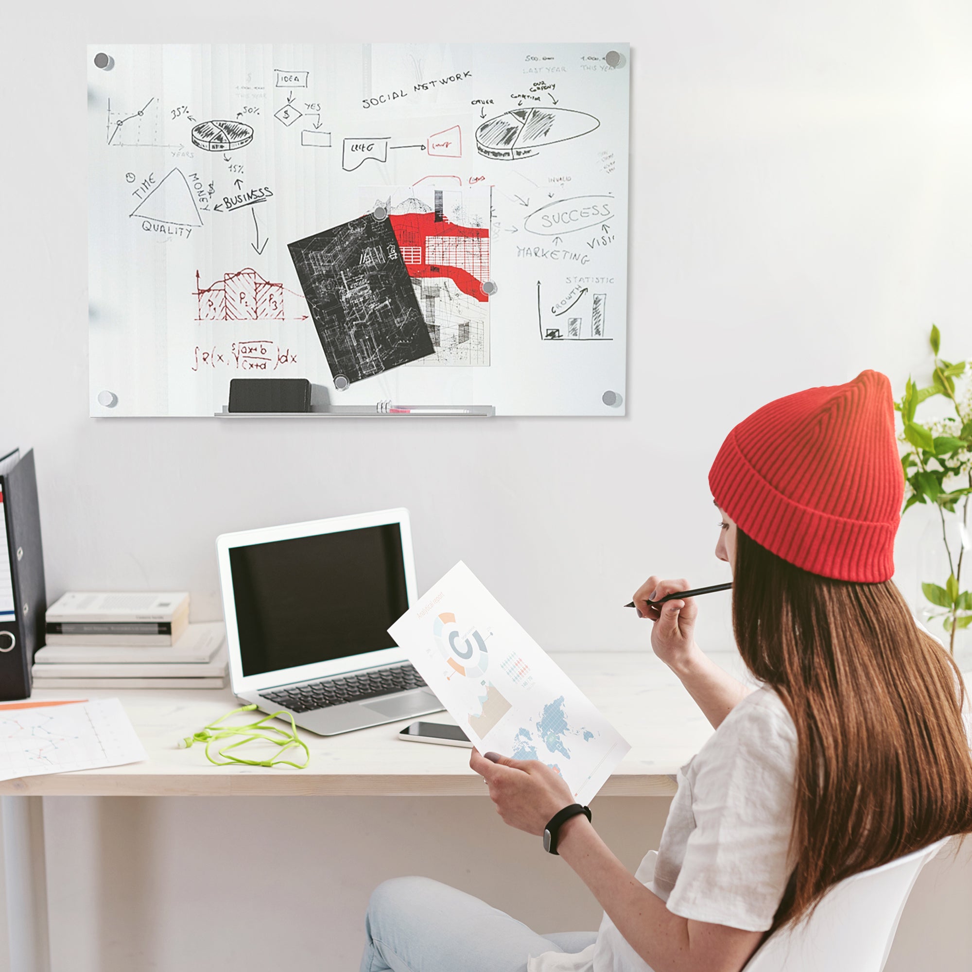 Glass and Aluminum Whiteboard with 4 Colored Markers and Eraser, 90x60x0.4 cm