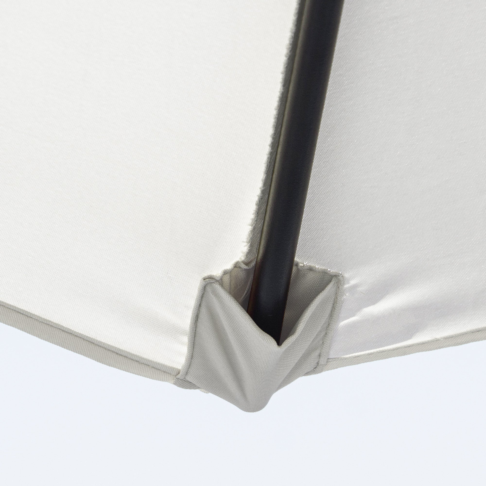 2.6x2.4 m Garden Umbrella with Crank and Tilting Head, in Aluminum and Polyester, Beige and Black