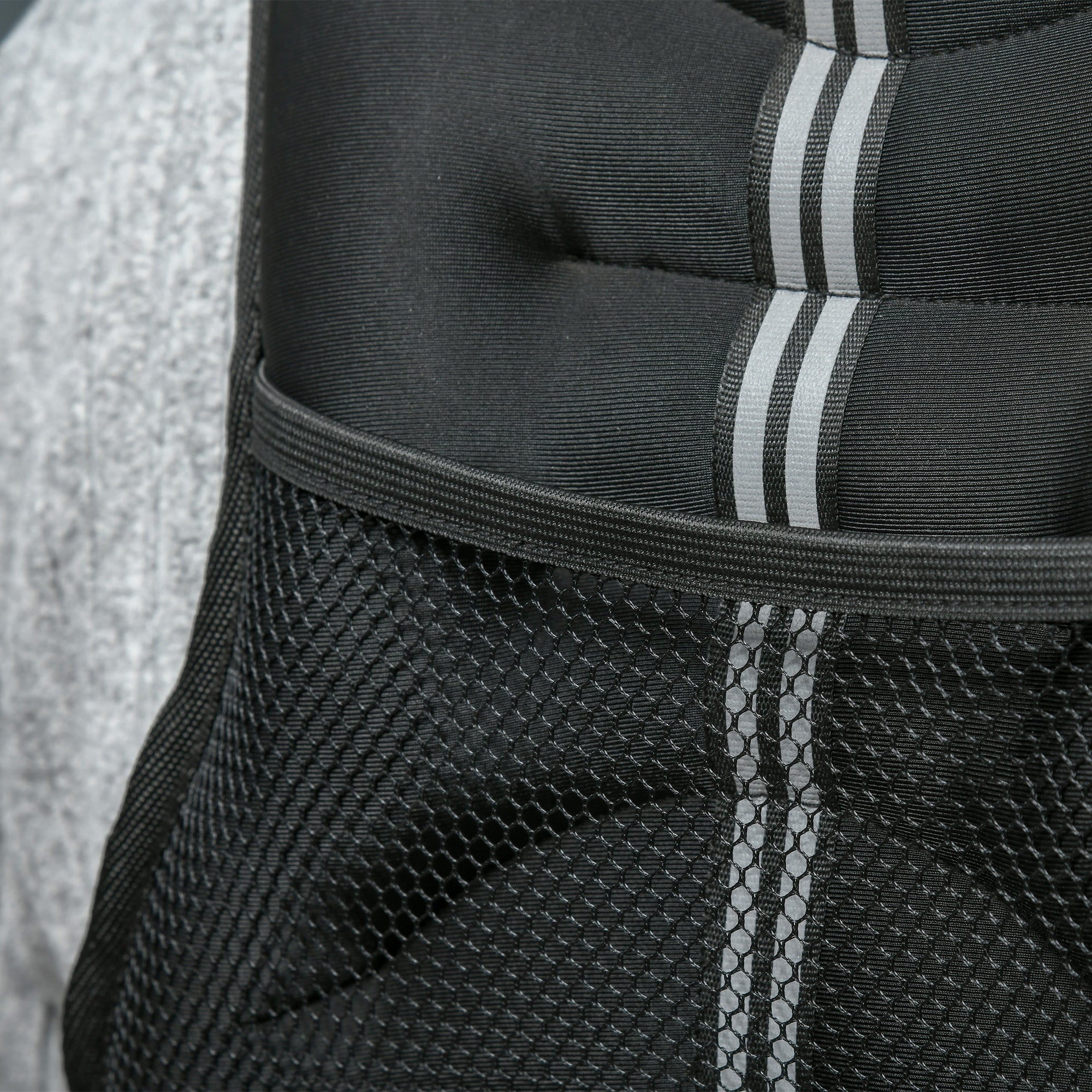 HOMCOM Breathable 5kg Weighted Vest with Storage Pocket and Shoulder Straps, in Oxford fabric, 40x35 cm, Black - Borgè