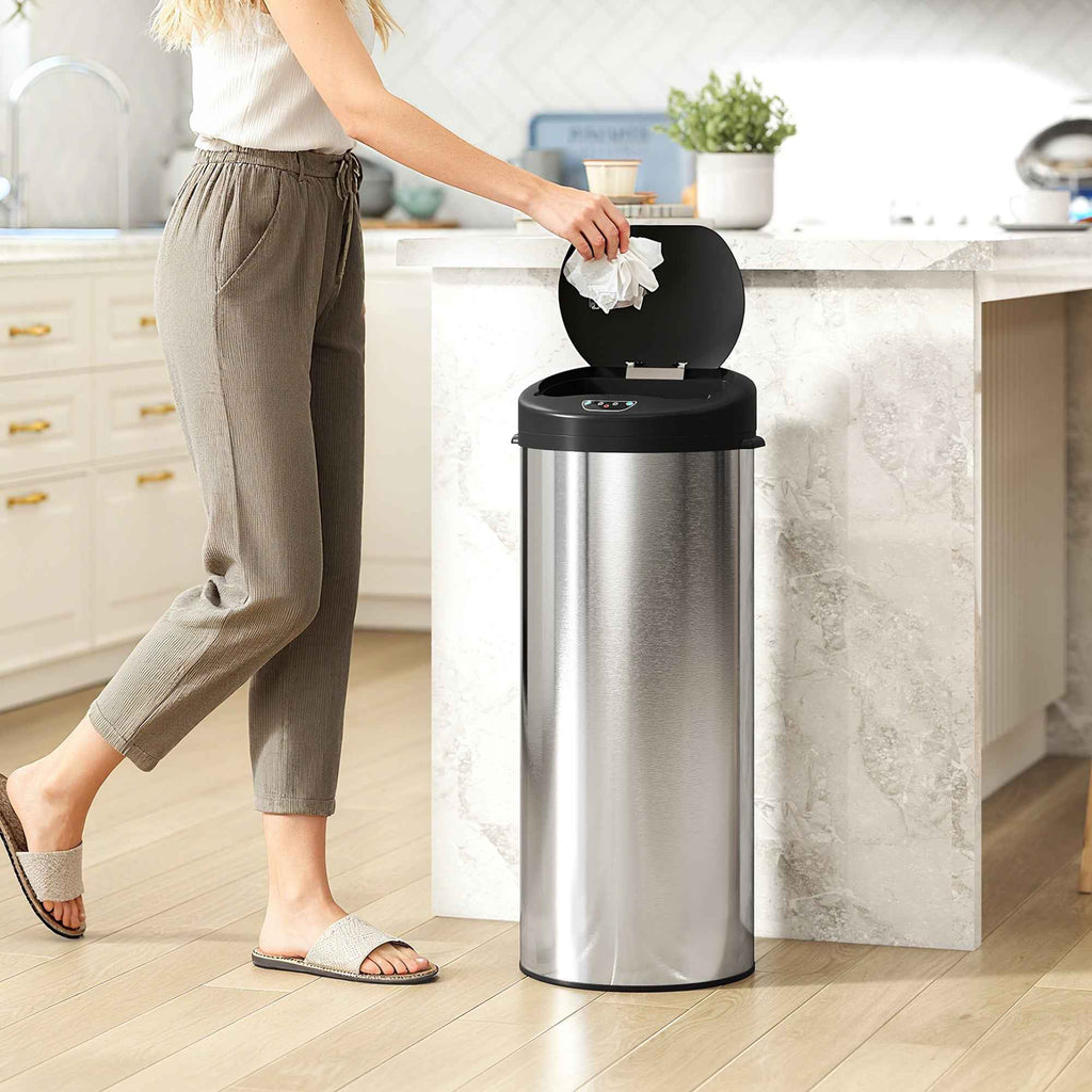 HOMCOM 55L Waste Bin with Sensor for Automatic Opening and Soft Closing, 32x30x72.5 cm, Silver
