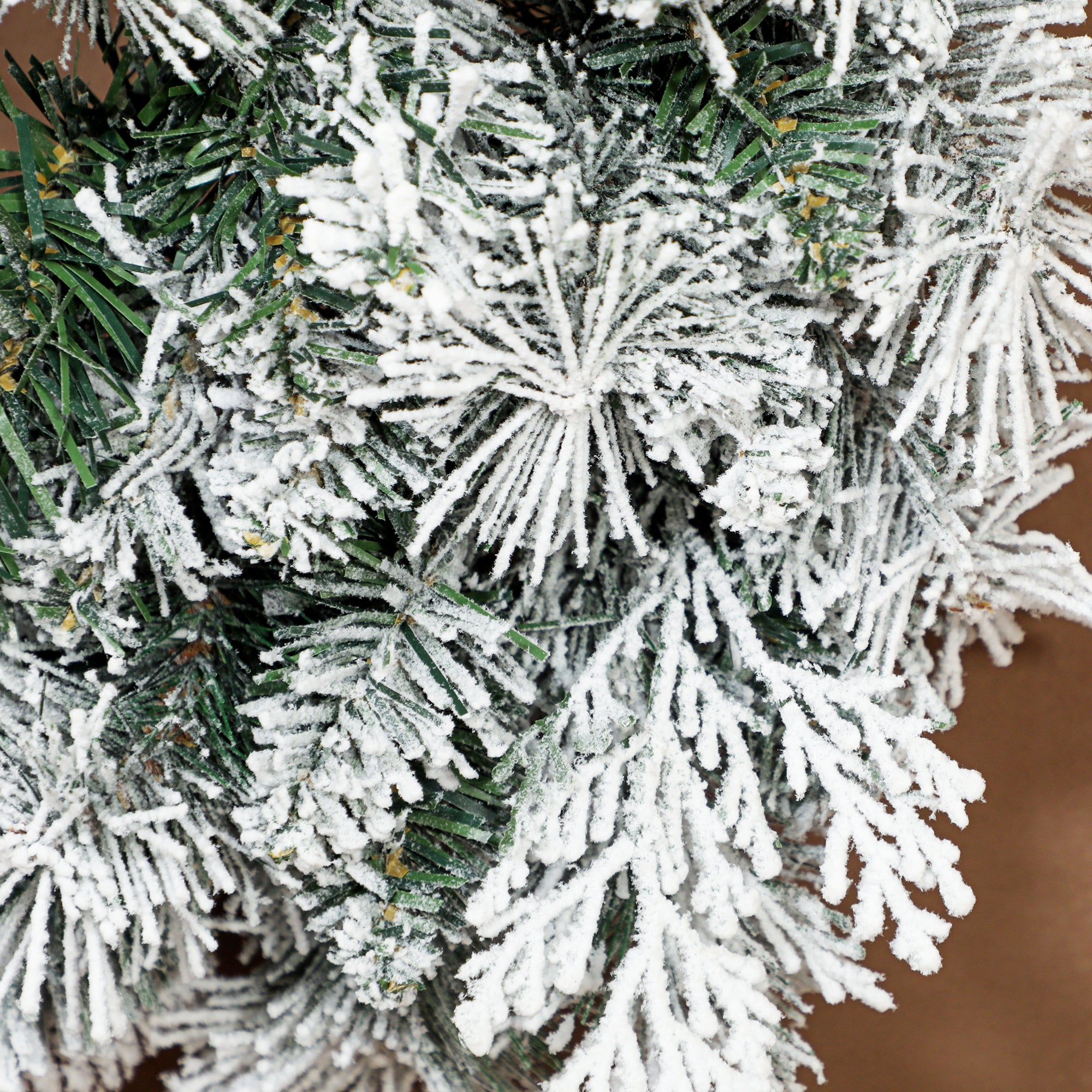 60cm Snow-Covered Christmas Wreath, 35 LED Lights with Timer and Decorative Pine Cones