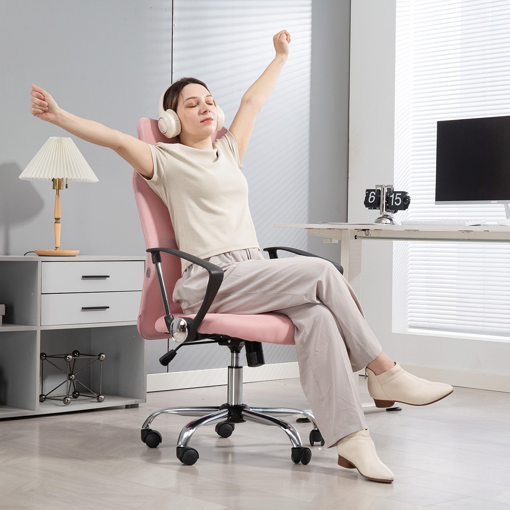 Ergonomic Swivel Office Chair, Adjustable Height and Mesh Backrest, 63x65x109-119 cm, Pink