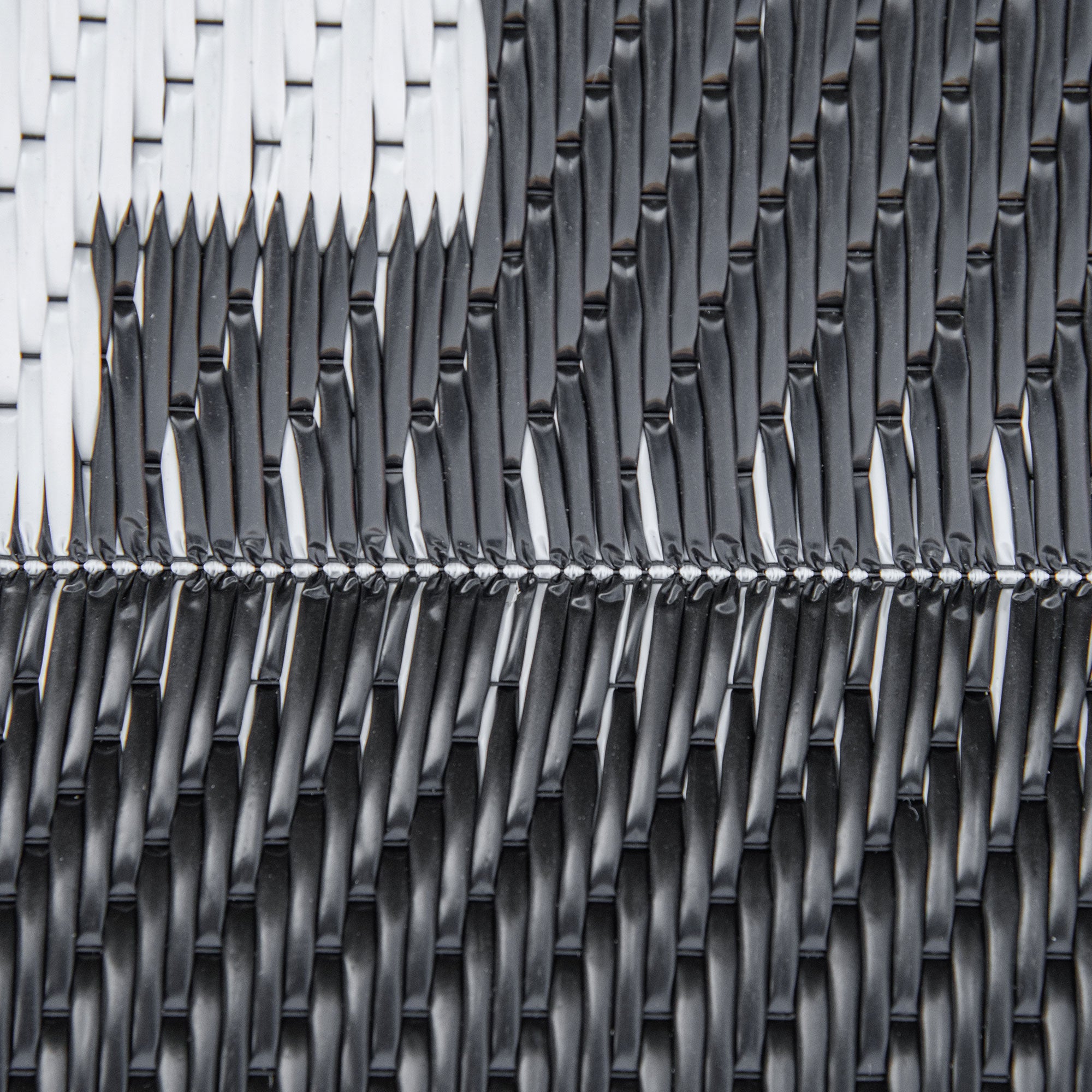 Reversible Geometric Pattern Outdoor Balcony and Terrace Rug, 2.74x1.82 m, Black and White
