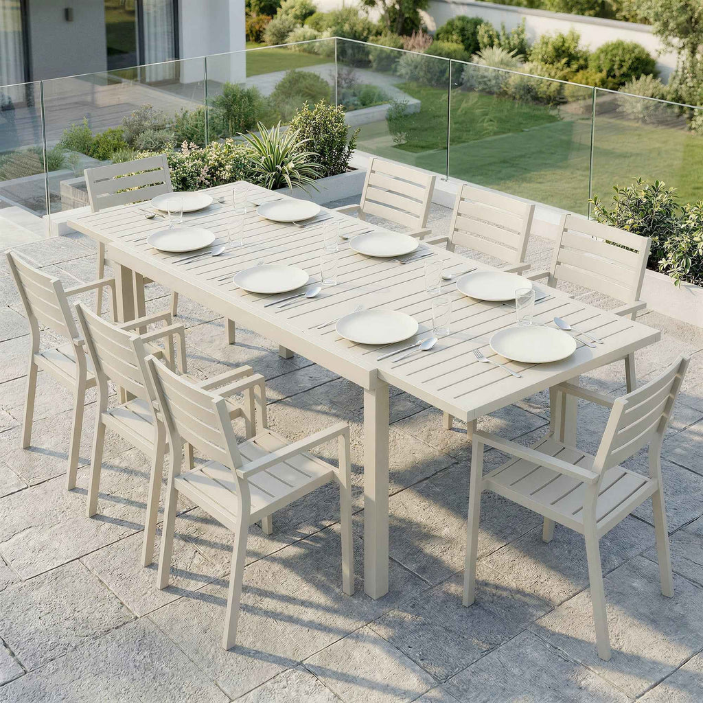 Outsunny Extendable Garden Table for 6-8 People, Aluminum with Slatted Top, White