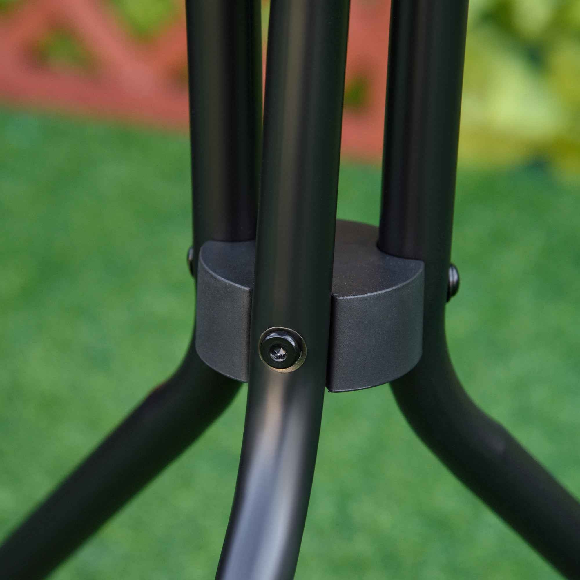 Outsunny Round Garden Coffee Table with Glass Top and Metal Frame, 50x55cm, Black