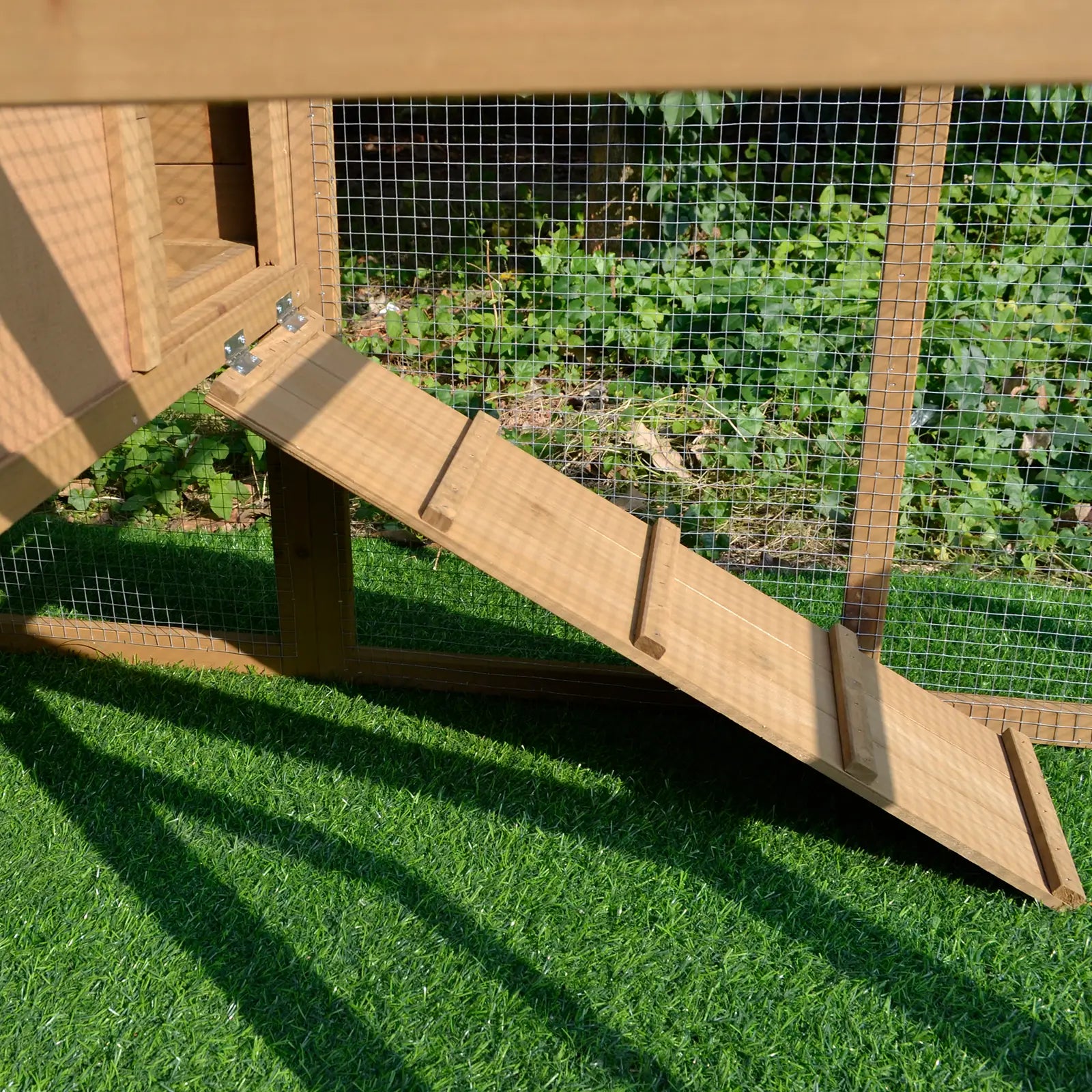 Outdoor Chicken Coop with Running Area, Outdoor Chicken Coop with Nesting Area and Pull Out Wooden Garden Tray, 200x80x105 cm - Borge' Group Limited