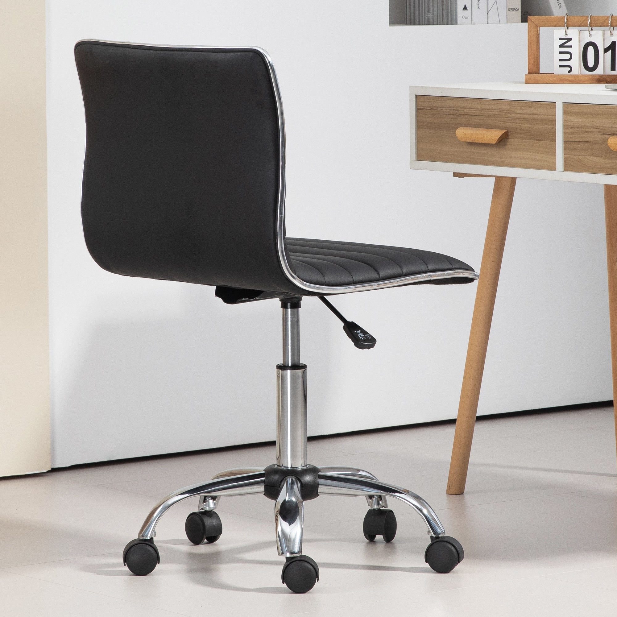 Ergonomic Office Chair in PU Leather with Adjustable Height, Swivel Seat and Wheels, Black