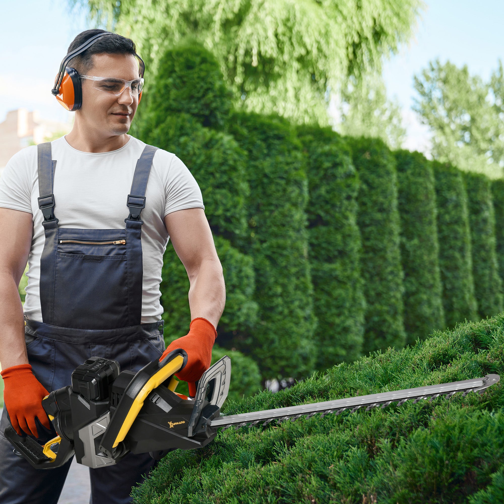 Battery-Powered Electric Hedge Trimmer with 180° Adjustable Ergonomic Handle and 52cm Blade