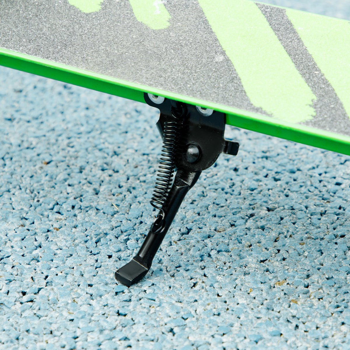 AIYAPLAY Scooter for Kids Ages 3-8 with Light-Up Wheels, Adjustable Handle and Rear Brake, Green