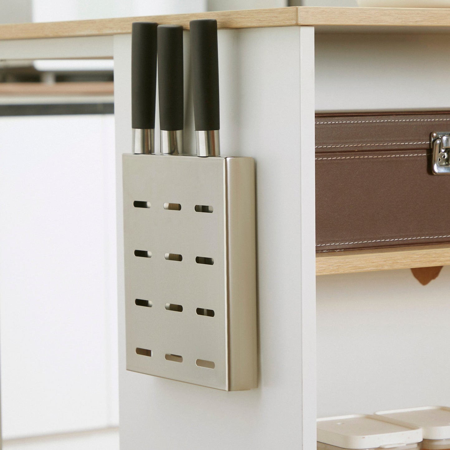 kitchen island with 3 modern style shelves and brings steel knives, 105x65x90 cm white - Borgè