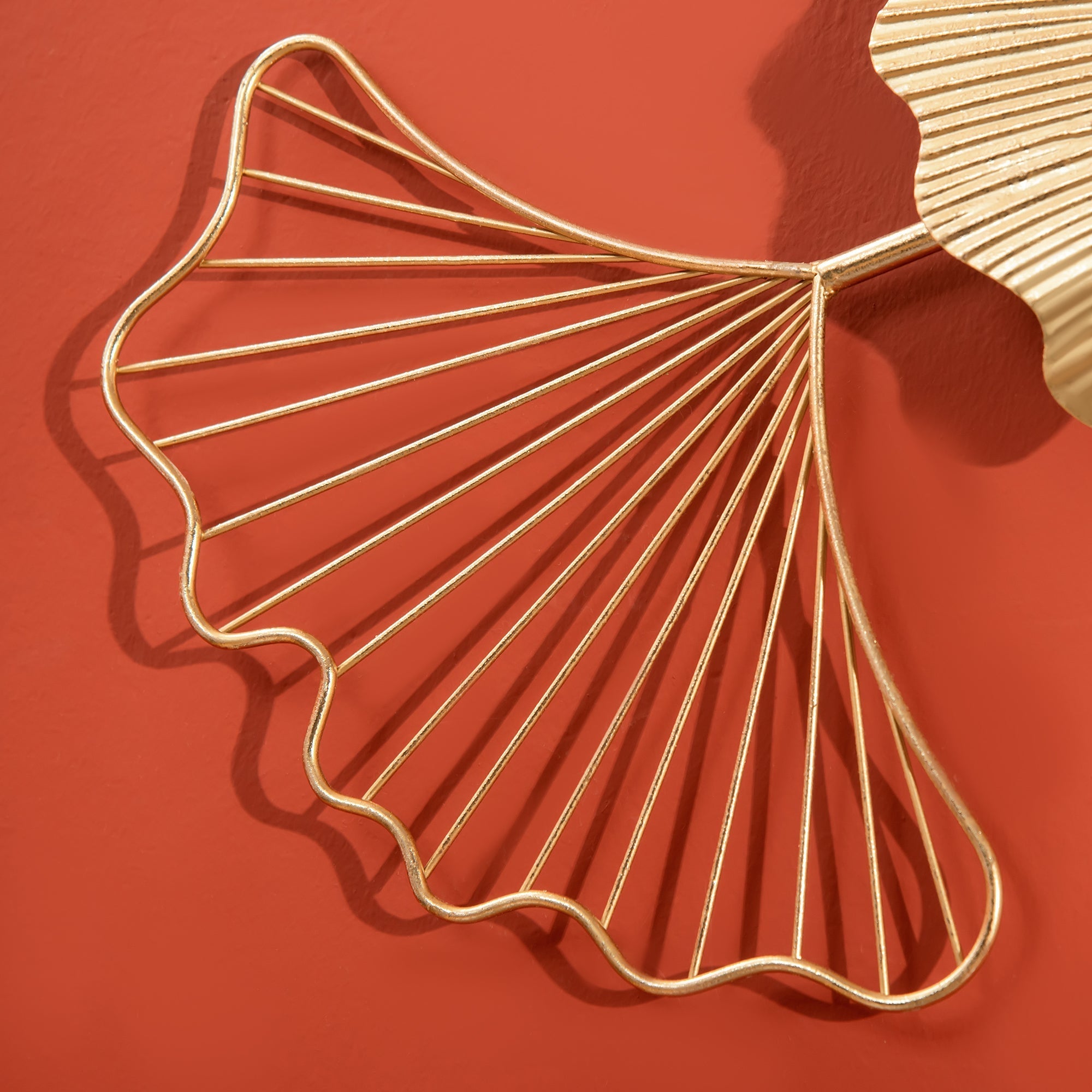 Homcom 3D Metal Wall Decoration, Golden Wall Art with Ginkgo 138x70cm leaves - Borgè