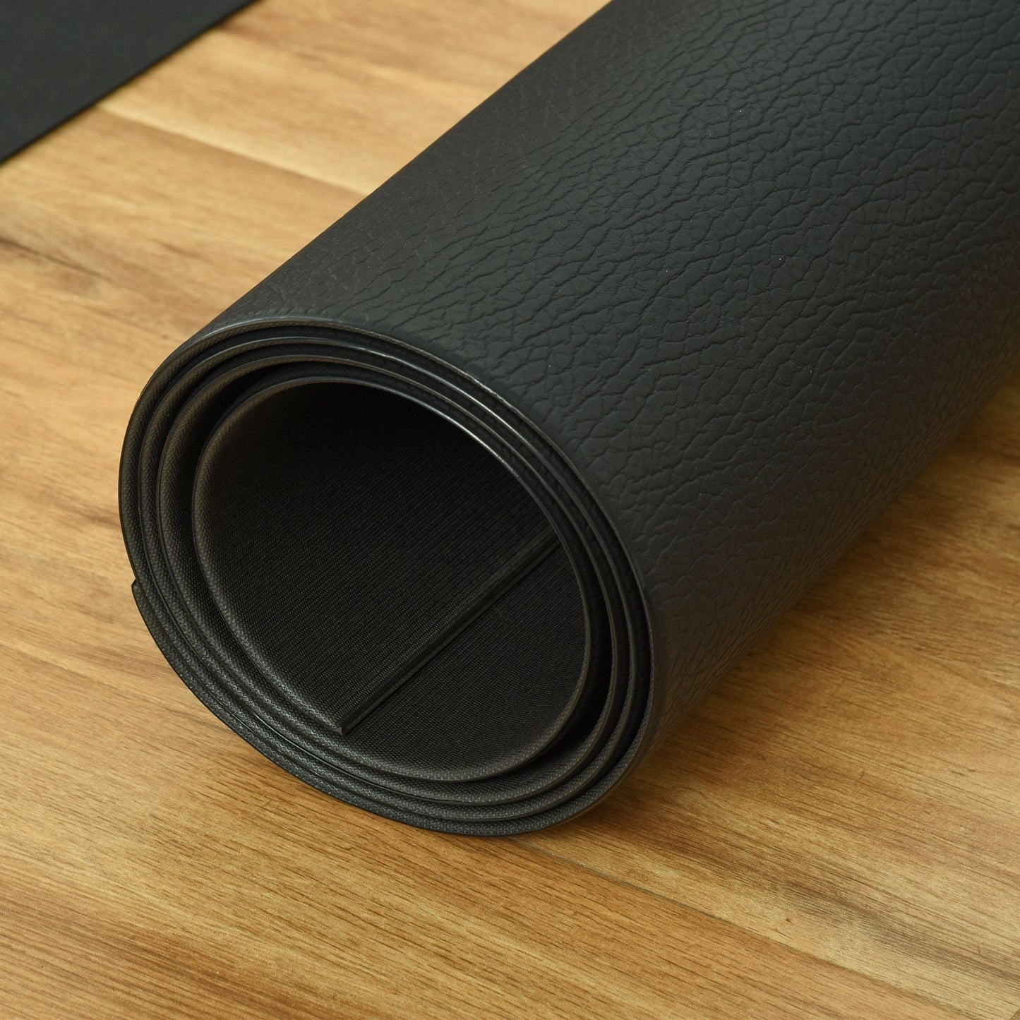 Shock Absorbing Gym Mat for Treadmills and Exercise Bikes, Non-Slip PVC Fitness Mat, 180x90cm, Black - Borgè