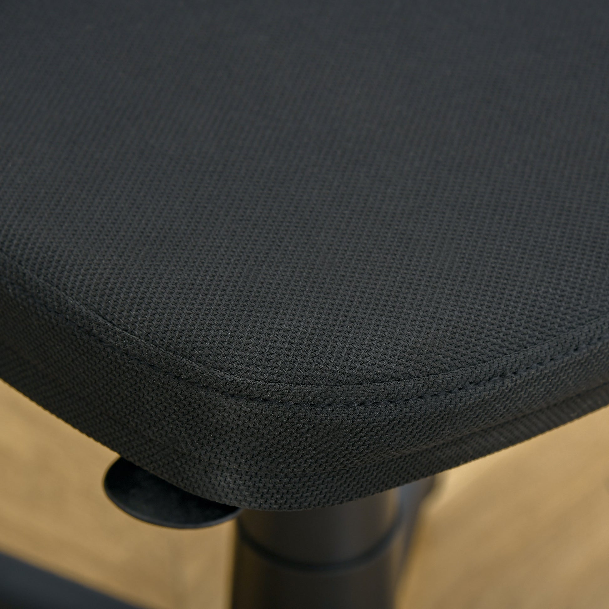 Ergonomic office chair on the net without armrests and height, black - Borgè