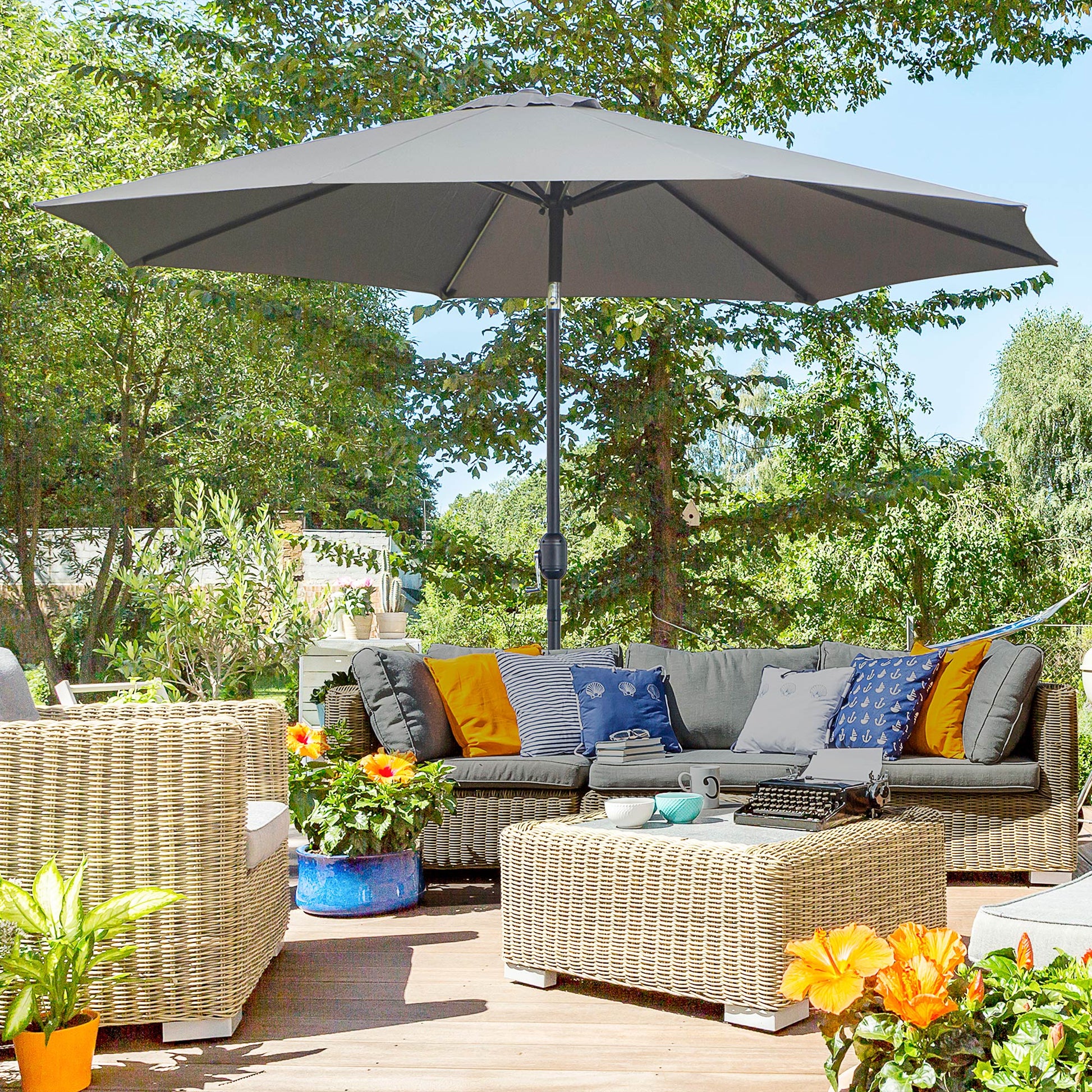 Outsunny garden umbrella Ø300cm inclinable with metal crank and dark Grey polyester - Borgè